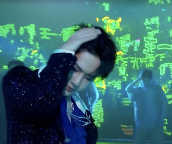 画像2: 王一博 LED 布スローガン 応援ツール 072 (2)